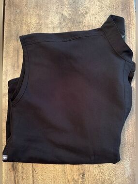 EUC Figs Scrub Top in Black Size M.